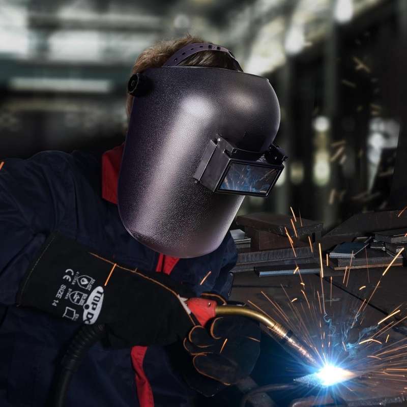 Perform welding while wearing a large-screen, true-color, auto-dimming welding helmet.